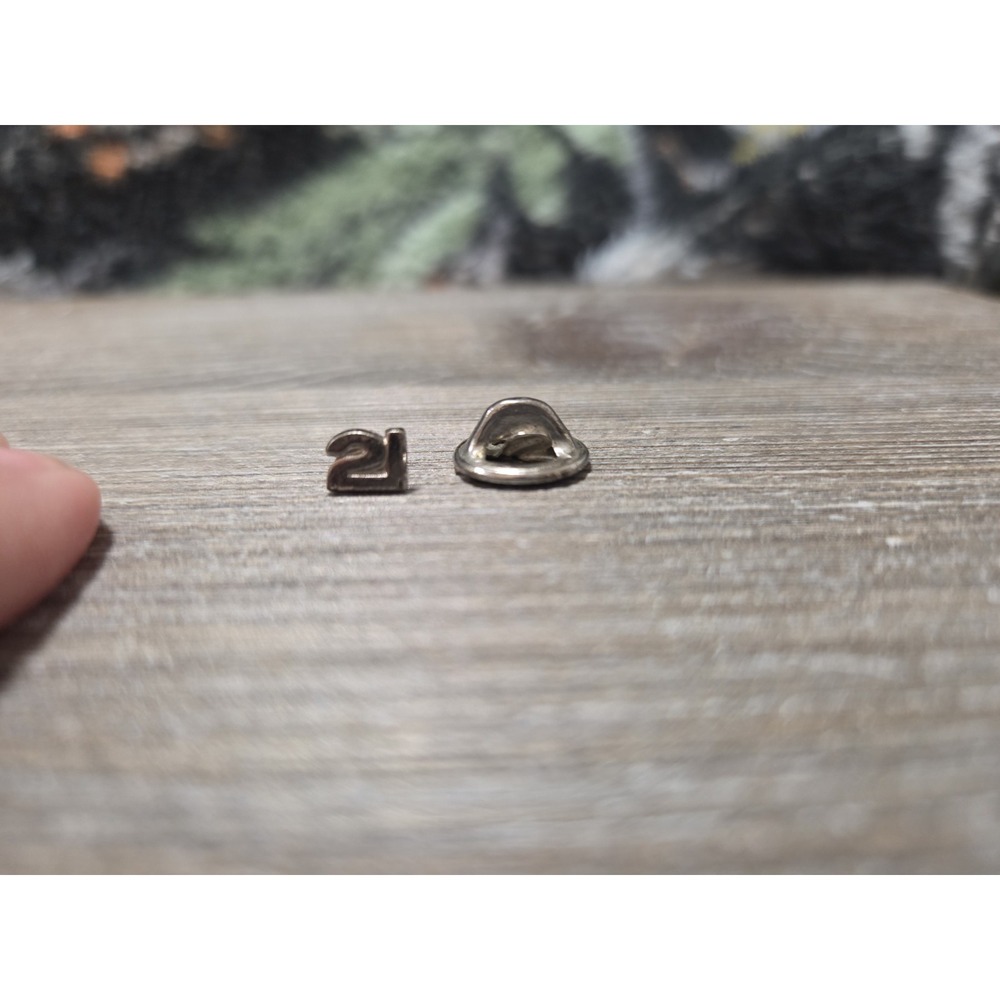 21 - Silver Tone Vintage Lapel Pin About 1 cm X 1 cm